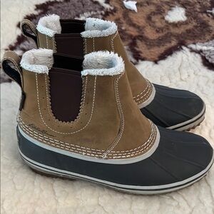 Ladies Eddie Bauer short boots inVGC